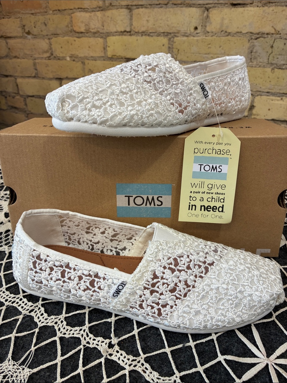 TOMS Women's White Mini Floral Lace Slip-On Flats, 9.5 B